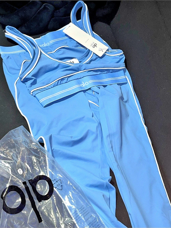ALO Yoga Tops - Alo Yoga Airlift Suit Up Bra & High-Waist Suit Up Legging Set Blue